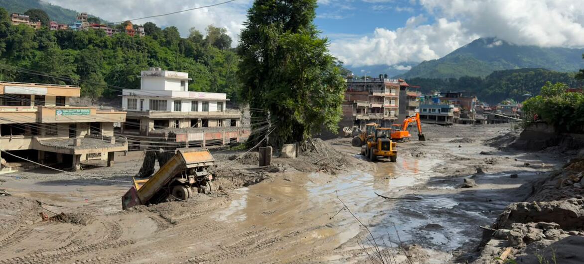 尼泊爾巴格馬蒂省遭遇毀滅性山洪後，建築物仍被泥漿覆蓋。（UNICEF by Laxmi-Prasad-Ngakhusi ）